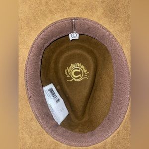 𝐂𝐇𝐀𝐑𝐋𝐈𝐄 𝟏 HAT